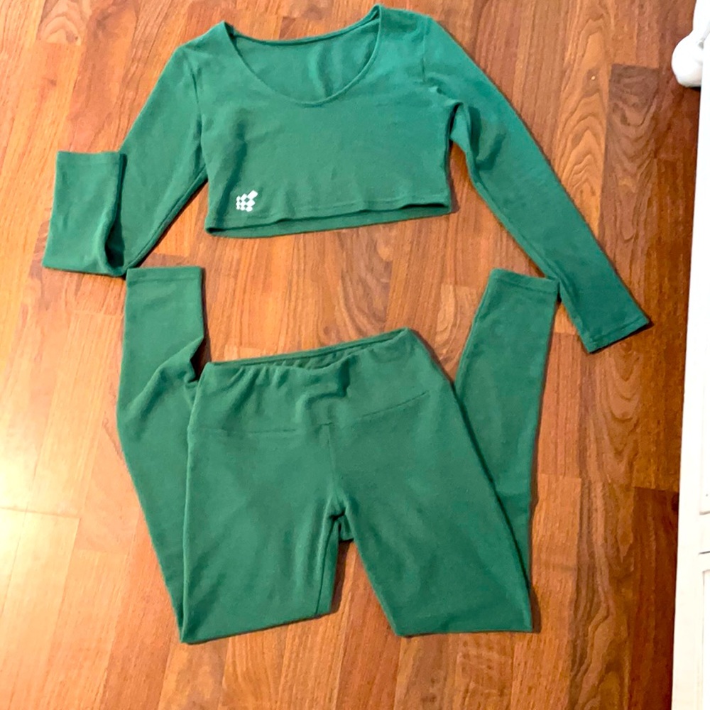 He’s north 2 piece work out set